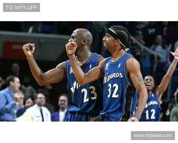 汉密尔顿相隔27站再登领奖台 汉密尔顿相隔27站再登领奖台